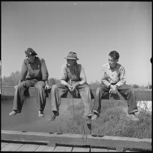 Migrant workers in California's San Joaquin Valley, circa 1940 (Wikimedia Commons).
